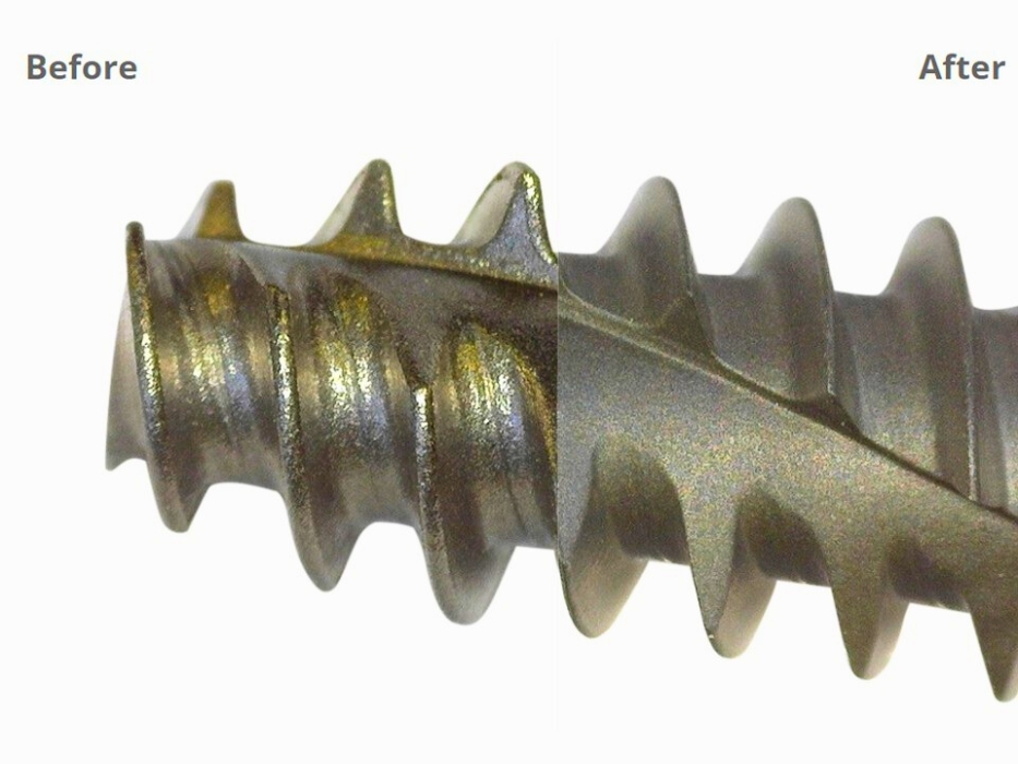 Dental screw before and after wet blasting