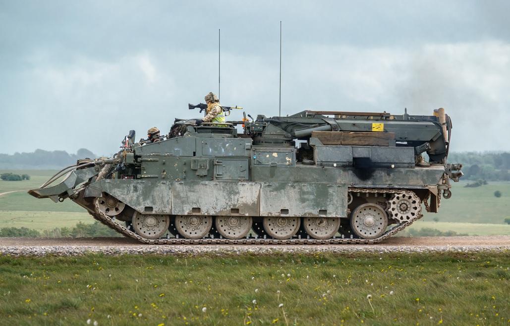 Tank repair vehicle