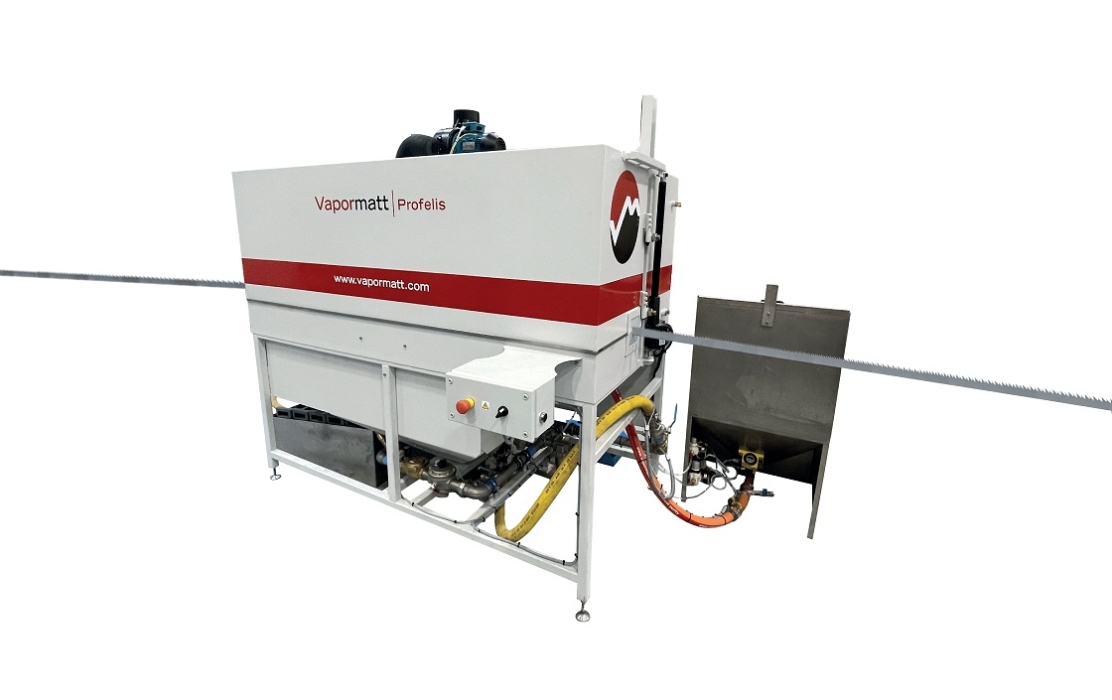 Vapormatt Profelis wet blasting machine configured for bandsaw blades