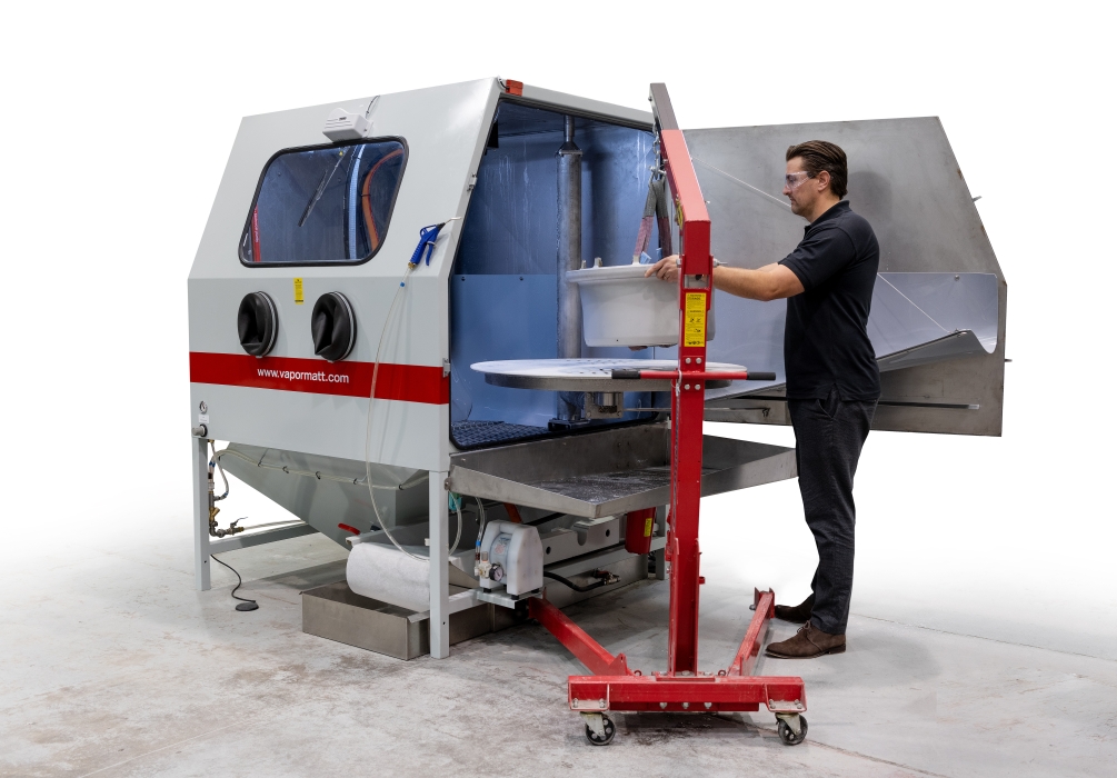 Vapormatt Puma XL with swing out turntable and wide opening door
