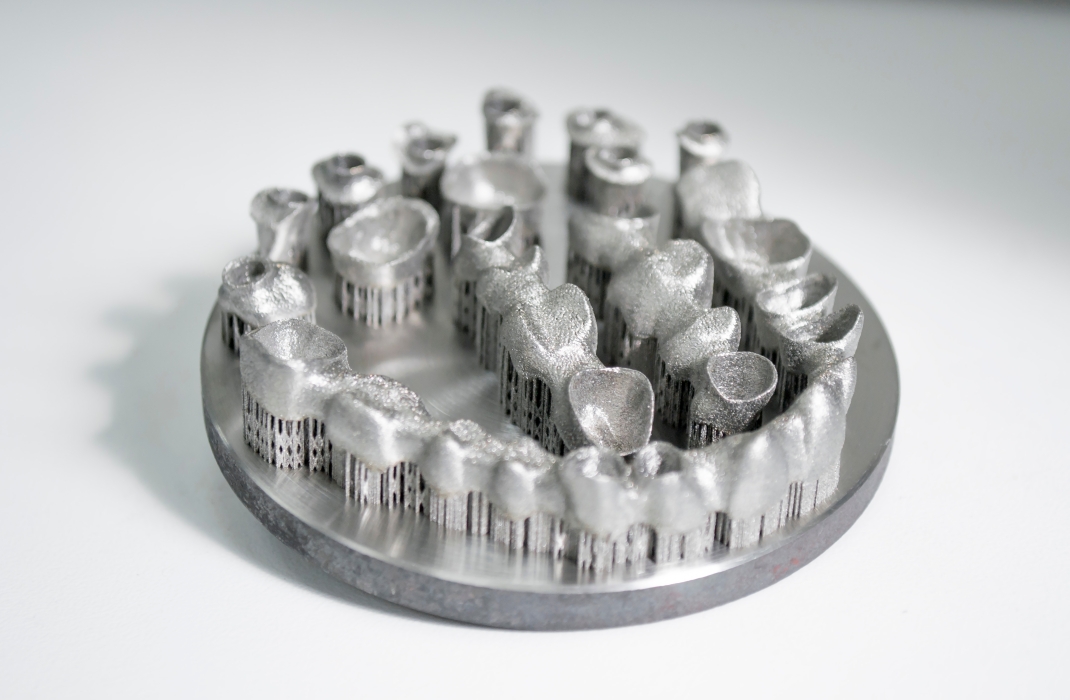 Additive manufactured dental crowns