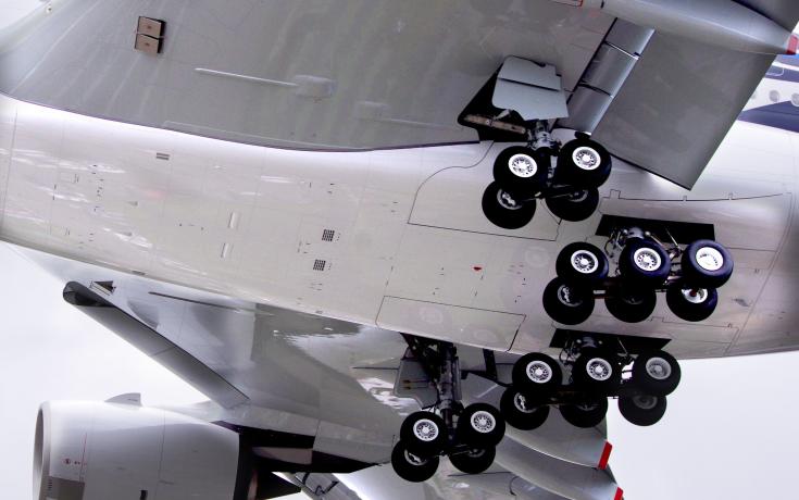 Large aircraft with undercarriage deployed