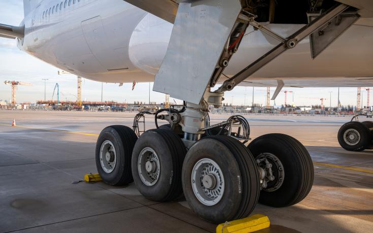 Undercarriage of stationary large aircraft 