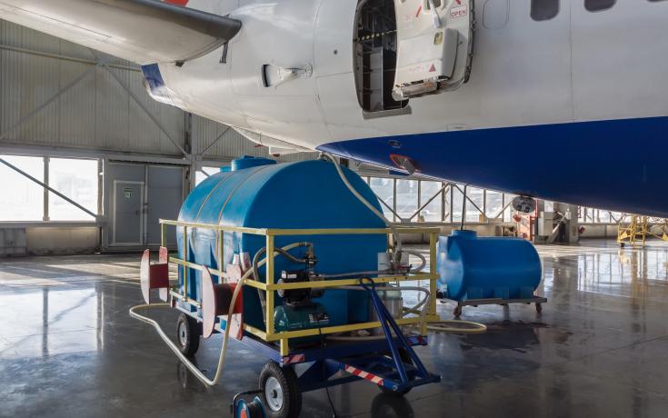 Aircraft vacuum toilet service. Maintenance of aircraft lavatory