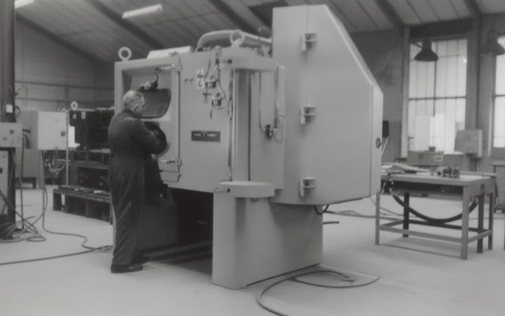 Old large wet blasting machine