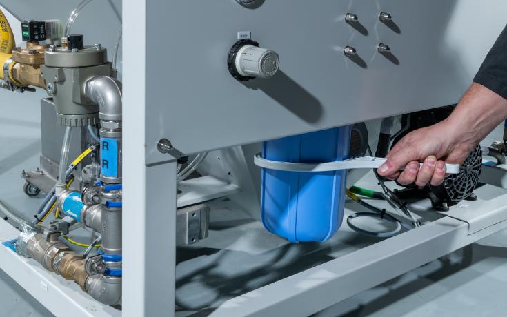 Wet blasting machine maintenance