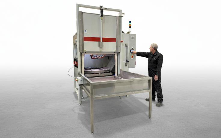Vapormatt Cougar+ automatic wet blasting machine with single load end