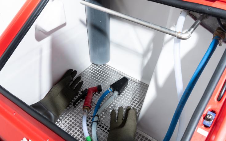 The interior of Vapormatt Vapormate manual wet blasting machine