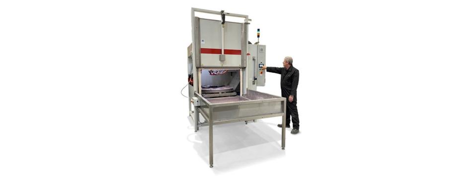 Cougar+ automatic wet blasting machine with single load end configuration