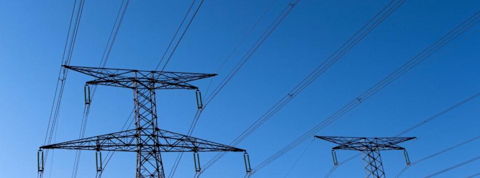 Overhead power cables