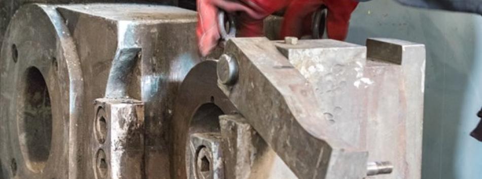 Vapor blasting aluminium extrusion dies for nitriding