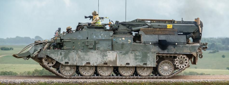 Tank repair vehicle