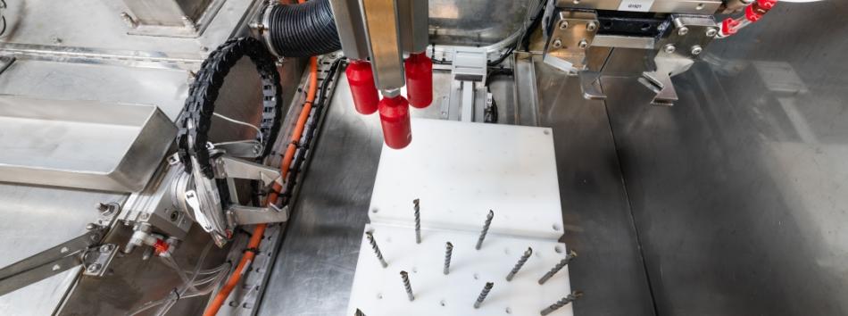Drill bits on a pallet in the Vapormatt Oncilla automatic wet blasting machine