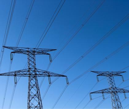 Overhead power cables