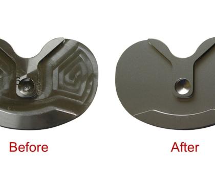 Knee implant before and after wet blasting