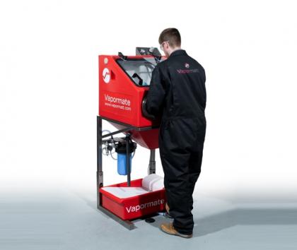 Vapormatt Vapormate wet blasting machine with operator