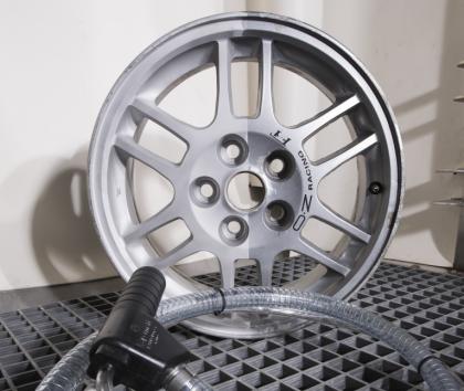 Alloy wheel before and after wet blasting