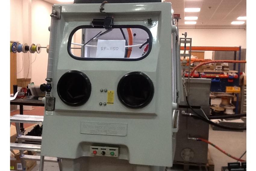 Wheelabrator Juno wet blasting machine upgraded with Vapormatt components