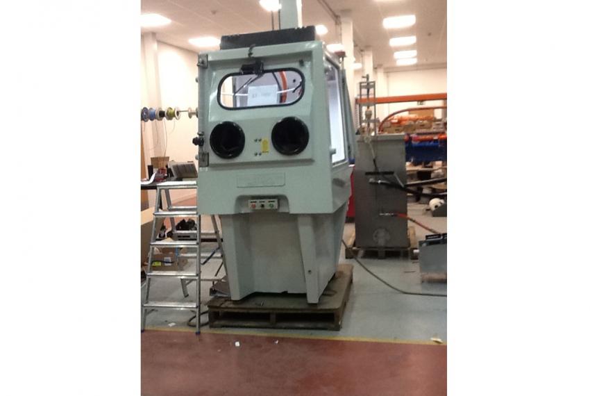 Wheelabrator Juno wet blasting machine upgraded with Vapormatt components