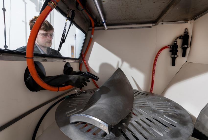 Vapormatt Cougar Manual Operator Wet-Blasting a Large Turbine Blade