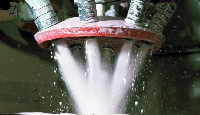 Wet blasting head