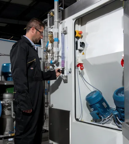 Vapormatt Jaguar automatic wet blasting machine
