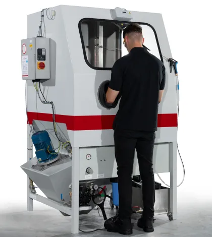 Vapormatt Puma manual wet blasting machine - left hand quarter view with operator
