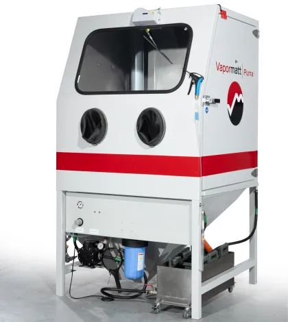 Vapormatt Puma manual wet blasting machine - right hand quarter view