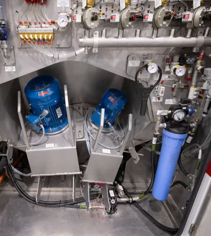 Vapormatt Sabre automatic wet blasting machine