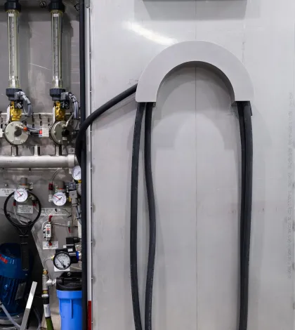 Vapormatt Sabre automatic wet blasting machine