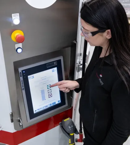 Vapormatt Sabre automatic wet blasting machine