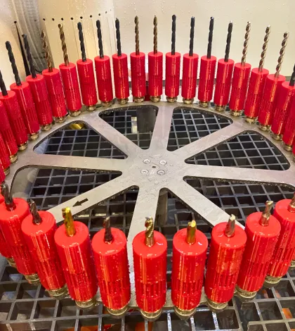 Vapormatt Puma+ automatic wet blasting machine fitted with satellites for processing round tools