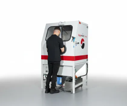 Vapormatt Puma manual wet blasting machine