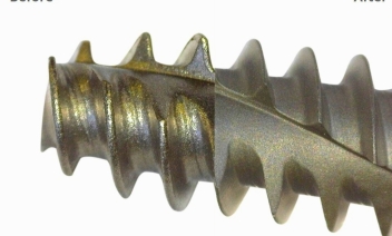 Dental screw before and after wet blasting