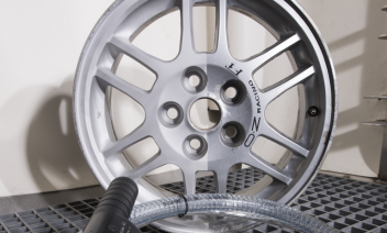 Alloy wheel before and after wet blasting