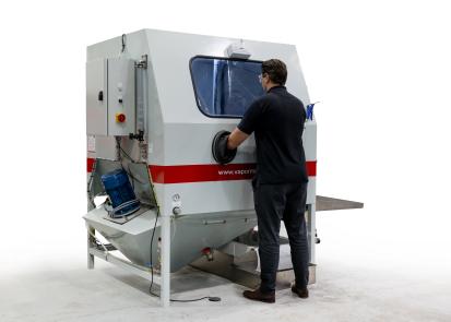 Vapormatt Puma XL manual wet blasting machine