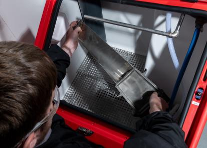 Cleaned turbine blade 