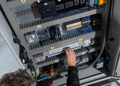 Electrical cabinet of a Vapormatt wet blasting machine